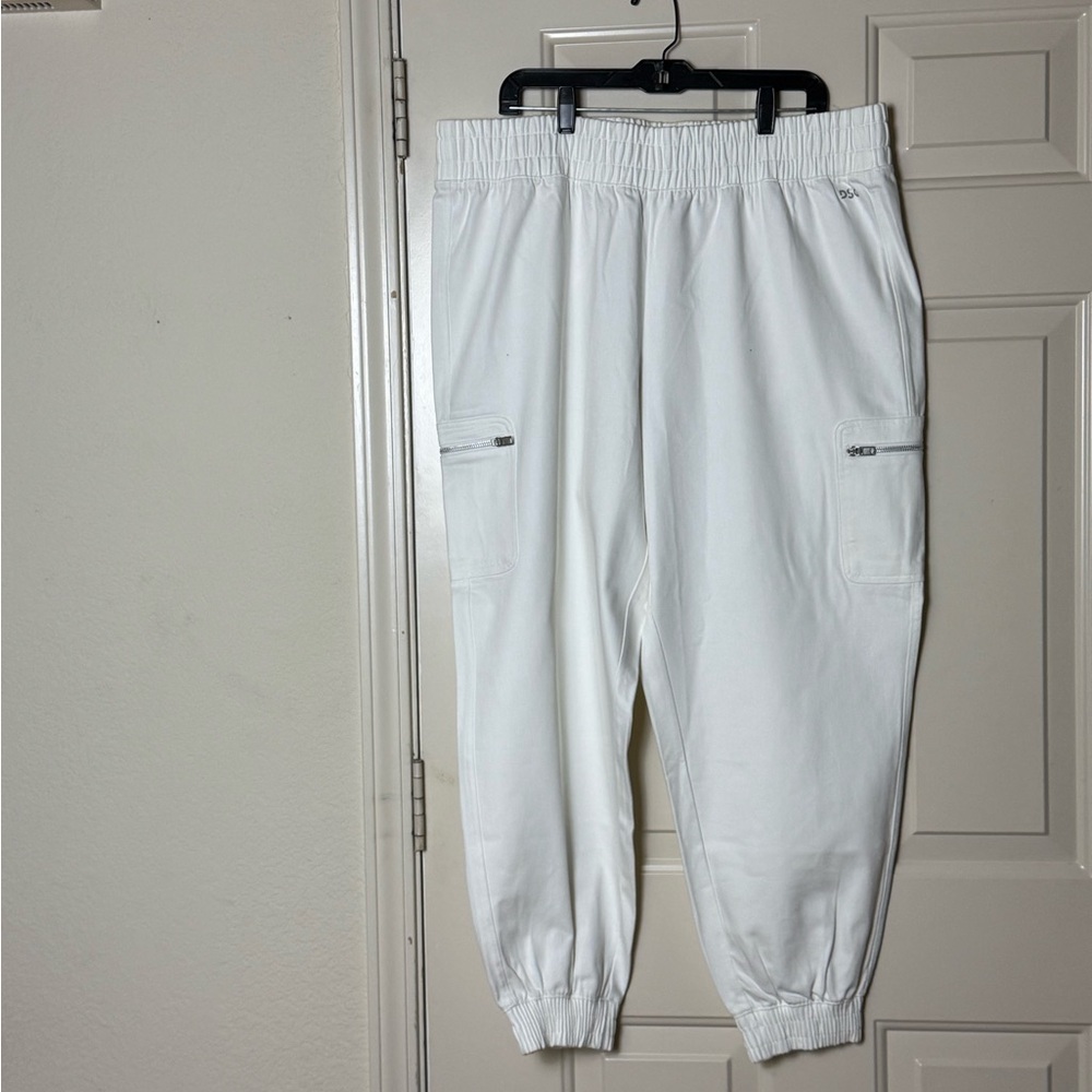 NEW CSG Women's White Cargo Joggers Size 1X